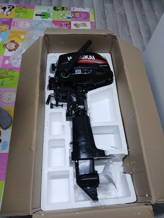 Продаётся лодочный мотор