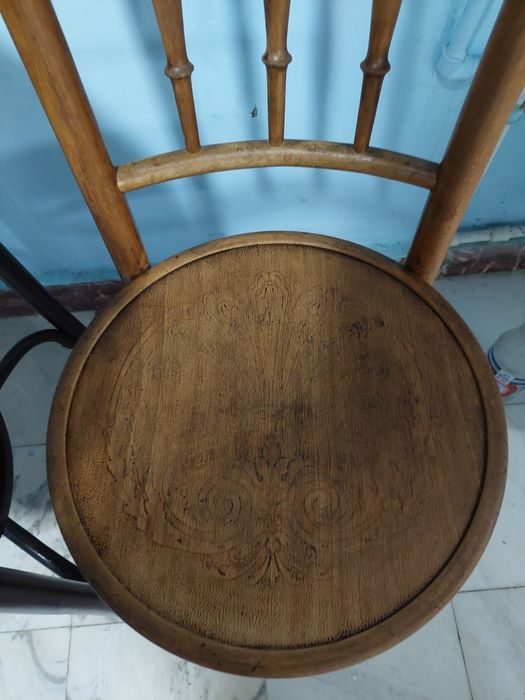 Scaune și masa Thonet