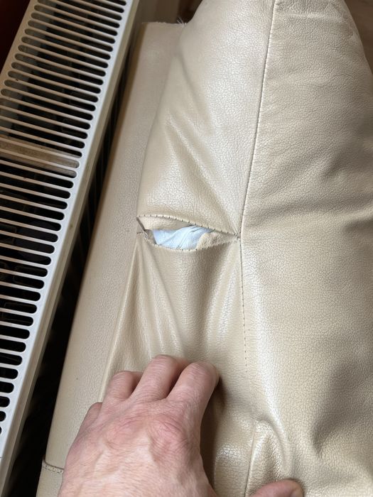 Кожен диван с две кресла