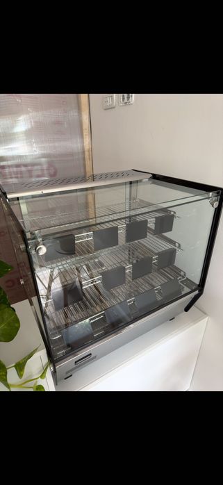 Vând vitrină caldă de banc pentru produse alimentare