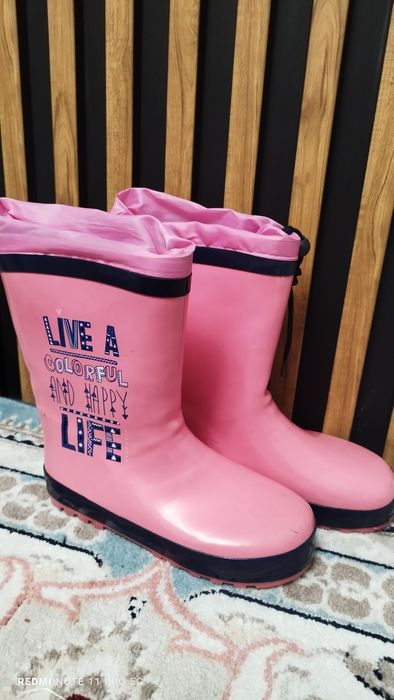 Продам резиновые сапоги новые