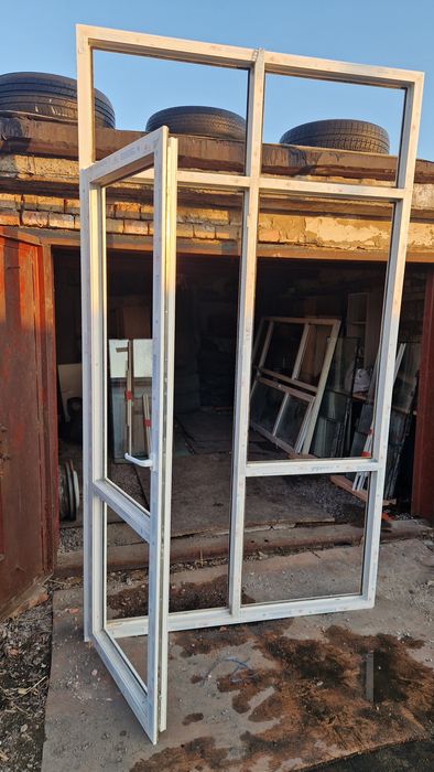 Витражное окно с дверью