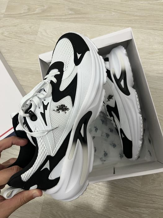 Кроссовки 43 размер новые