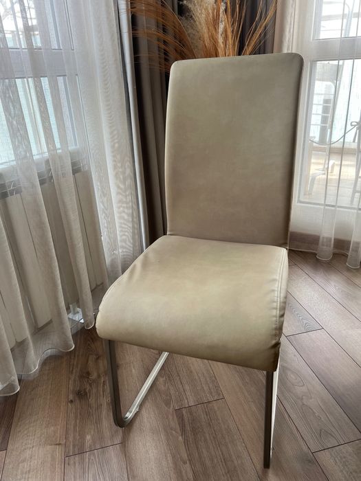 Комплект маса и столове