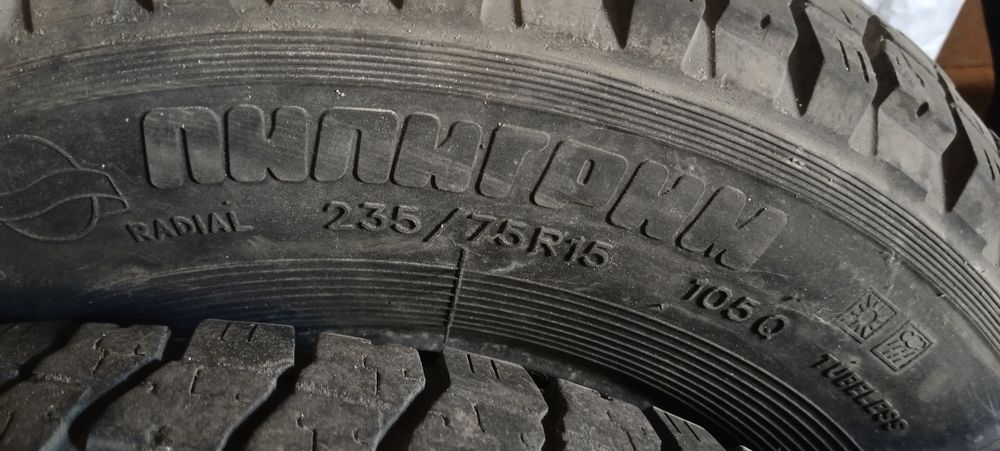Продам комплект шин на 15