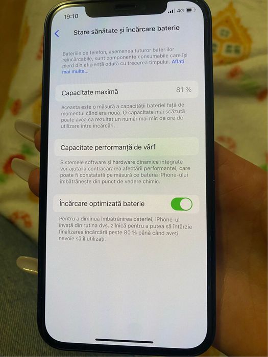 Vând iphone 12 , impecabil