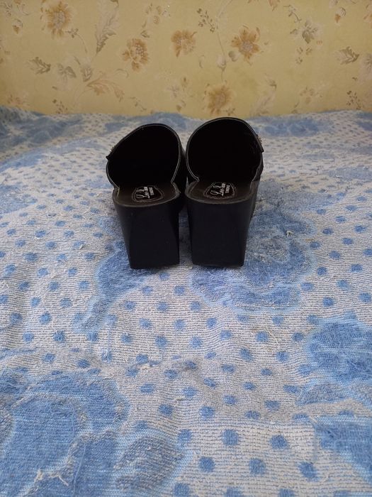 Продаются Сабо черные