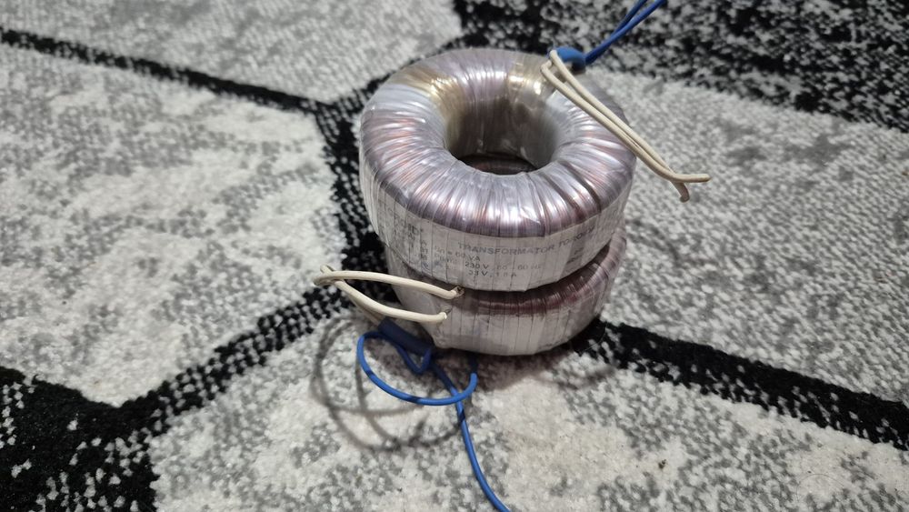 Vând transformator si radiatoare