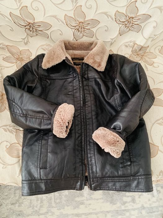 Коженная куртка для мальчика 8,9,10лет