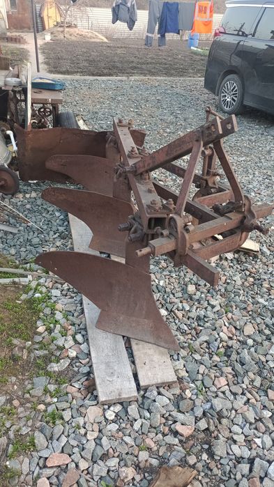 Продам плуг ПЛН-3-35