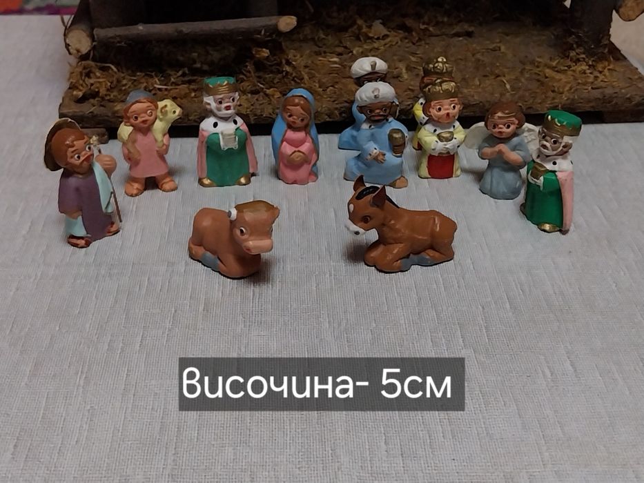 Старинна ,дървена къща/ясла / за Рождество Христово с фигури