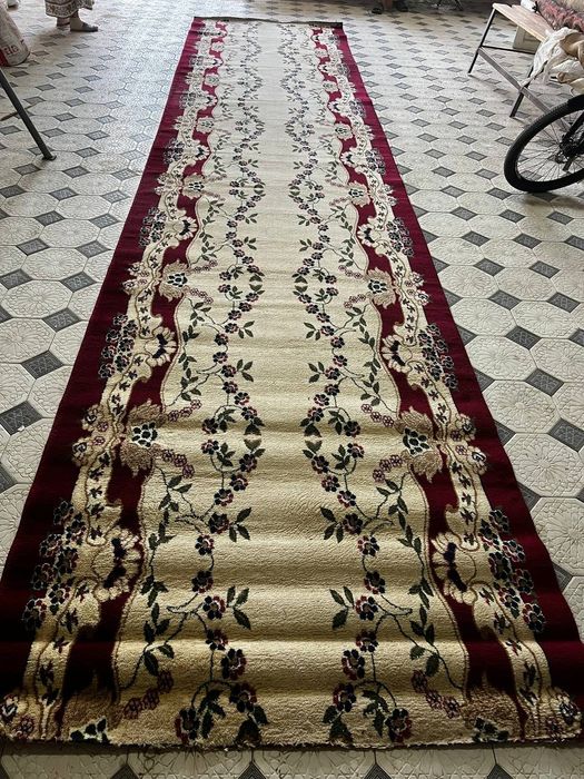 Продается ковровые дорожки (6×1.75 размер)