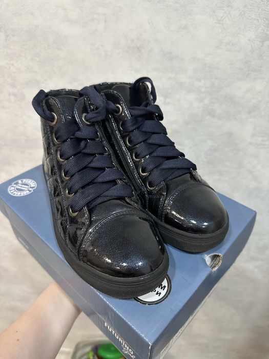 Продам ботиночки на девочку 35р-р