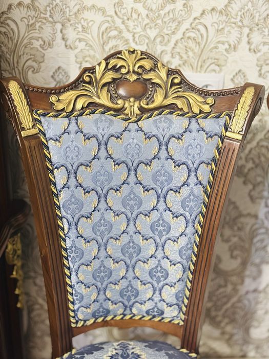 10 та комплект стул сотилади, ҳолати идеал