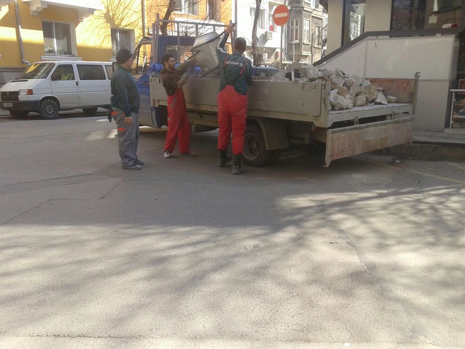 Извозване на строителен и битов отпадък.Услуги със самосвал