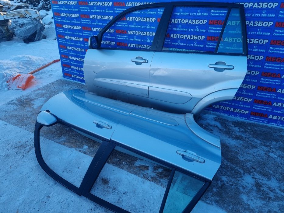 Двери на Toyota RAV4.