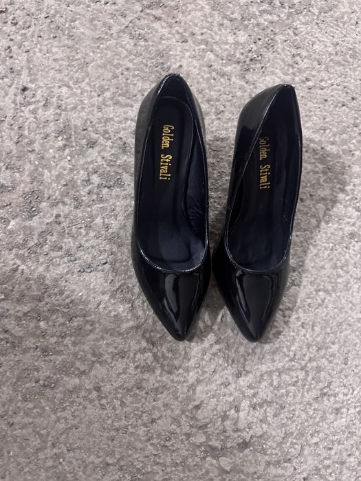 Туфли на каблуках лакированные