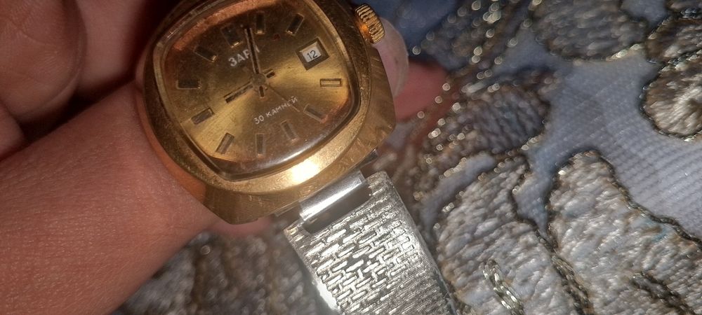 Часы заря СССР  честно состояние нормальное но маё состояние сейчаспло