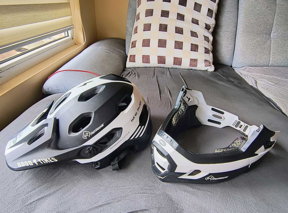 MTB каска Bell Super DH MIPS Helmet