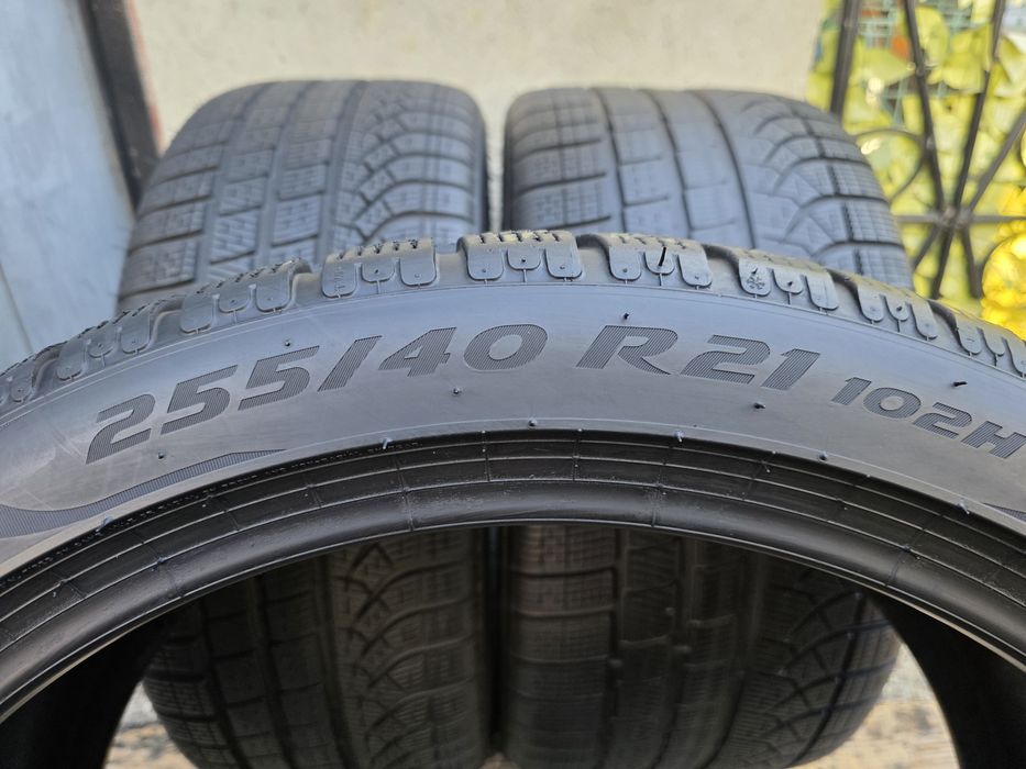 Vand patru anvelope de iarna pirelli 255 40 21/ 285 35 21 dot 3325⁸