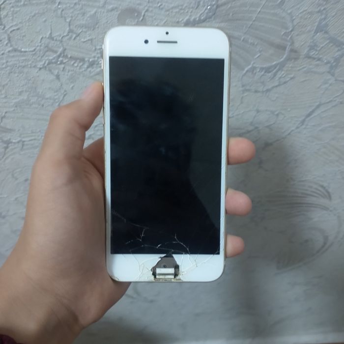 iPhone 6 s с сломанным дисплеем
