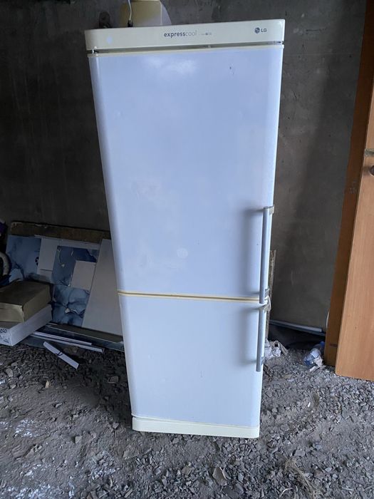 Холодильник в хорошем состояние