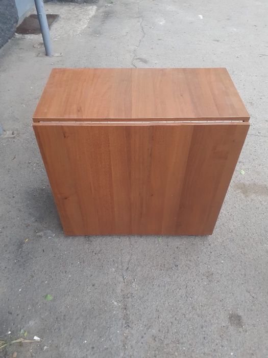 Срочно продам стол  книжка