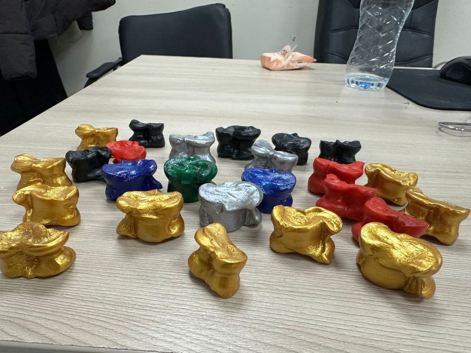 Продам крашенные асыки.