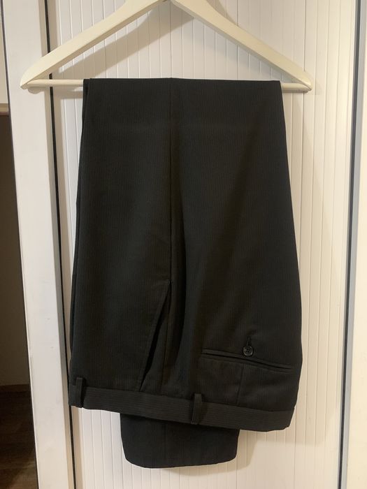 Продам мужской костюм Calvin Klein 48 размер