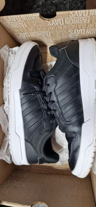 Маратонки Adidas и  Nike