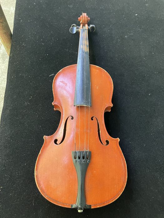 Vand vioara no name . Nu are eticheta. De reconditionat