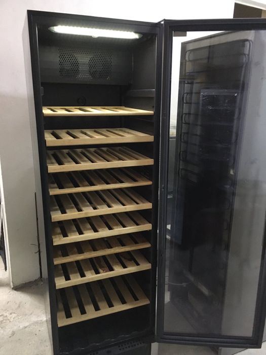 Хладилна витрина за вино