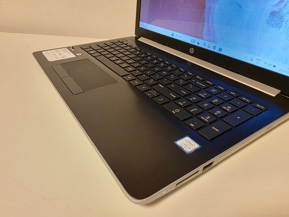 Laptop HP i3 gen8 ssd 15.6 TOUCHSCREEN Windows 11 GARANTIE