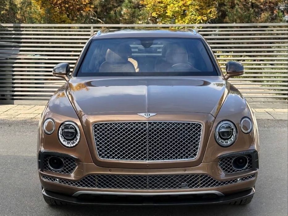 Bentley Bentayga 2017 benzină, 78.000 € — imagine 3