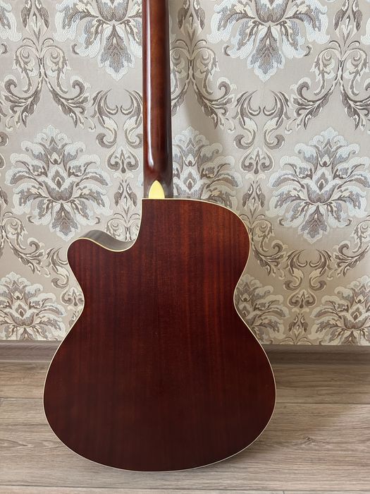 Продается Акустическая гитара dc 10/na
