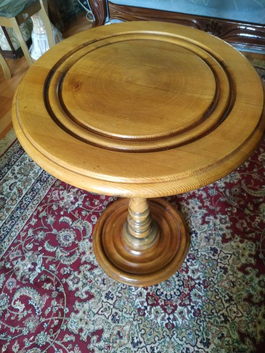 Деревянный столик