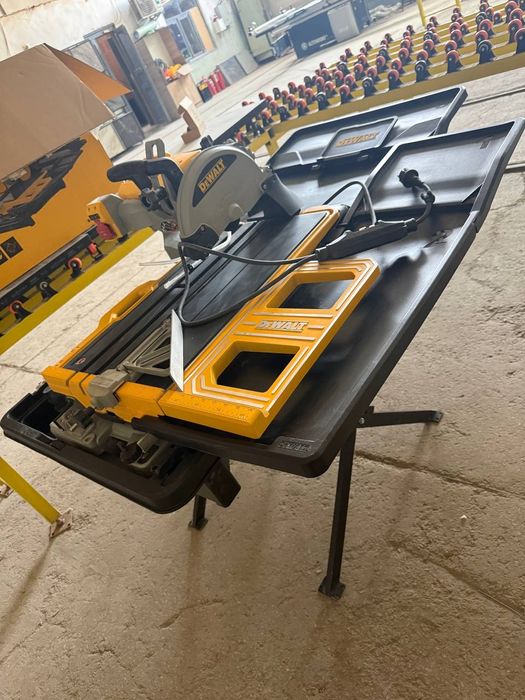 Пила DeWALT для камня