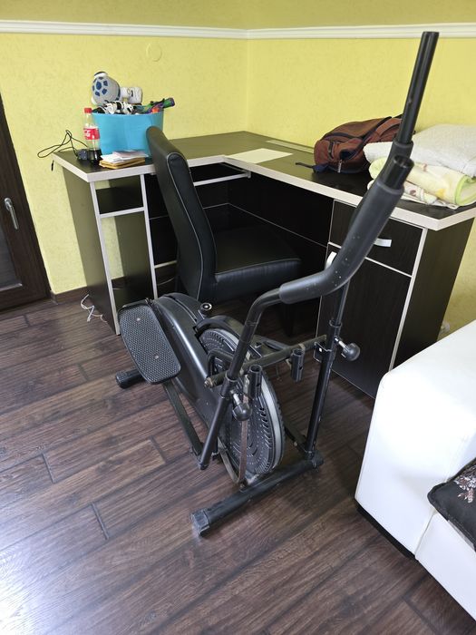 Ofer spre vânzare bicicleta eliptica