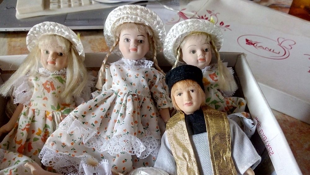Порцеланови малки кукли