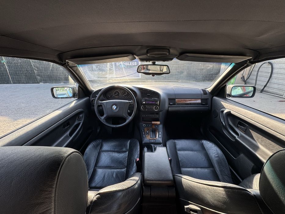 BMW 320iA Cabrio Retromobil