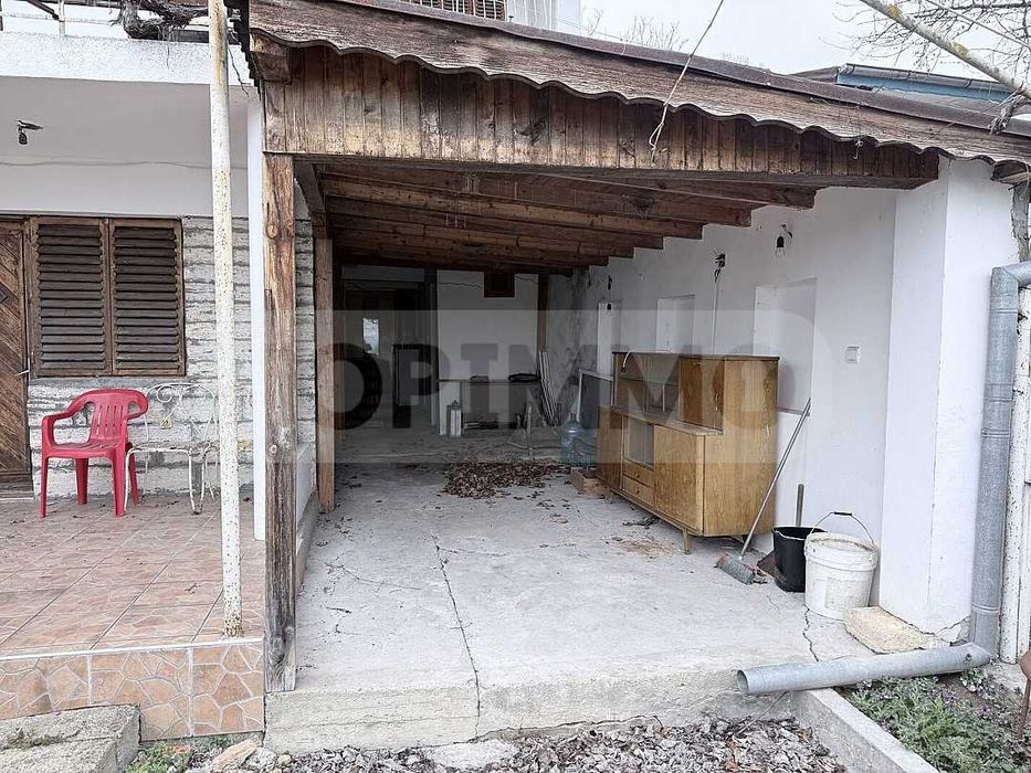 Триетажна вила във вилна зона до Балчик и курорт Албена