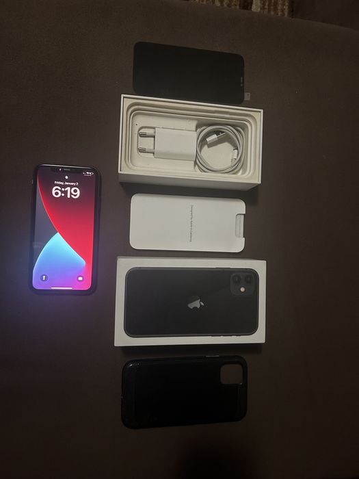 iPhone 11 Black 128 GB Пълен Комплект