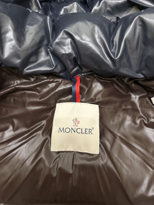 Vand geaca moncler originala albastru inchis