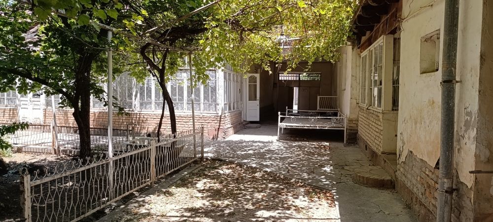 11-соток Узбекистанская срочно продаётся дом.