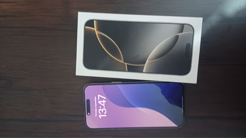 iPhone 16pro max 256гб практически новый