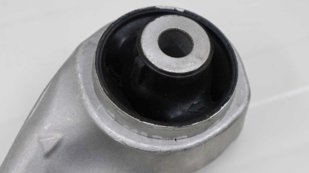 Ляв преден крив носач БМВ Ф10 Ф11 Ф06 Ф12 Ф13 На задно