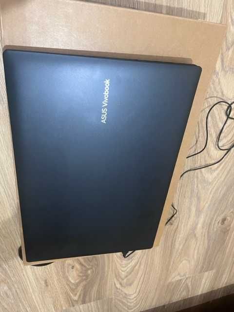 Ноутбук Asus Vivobook 18 (Ryzen 7)