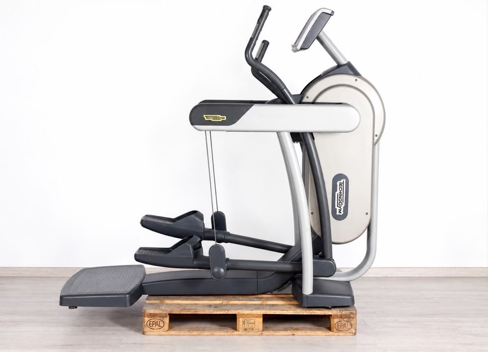 Technogym Vario 700 LED   Cardio Profesional Eliptica Stepper