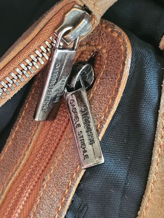 Geanta din piele intoarsa