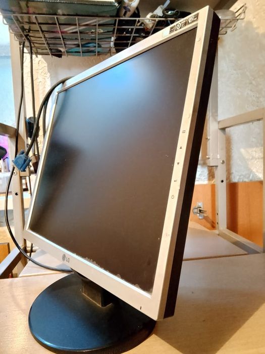 Монитор LG  8 тысяч